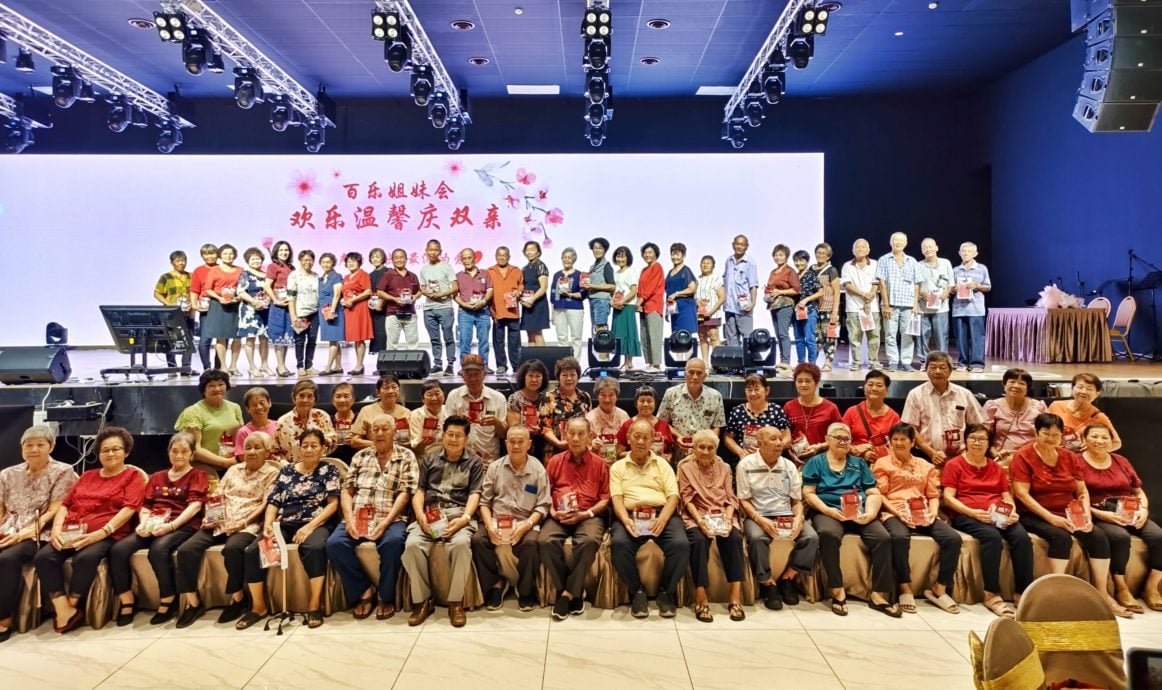 东：百乐姐妹会欢乐温馨庆双亲晚宴反应热烈 章水英：孝顺在于陪伴