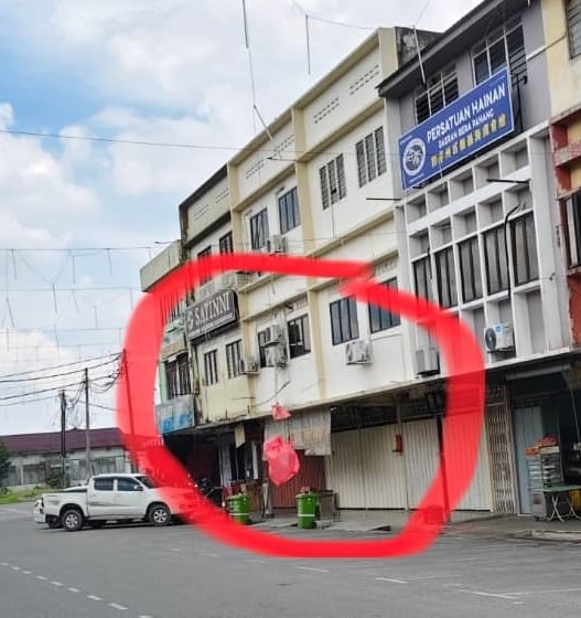 东:直凉旧街张灯饰部分开始松脱