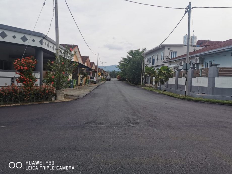 东：金马扬莲花苑道路获得重铺