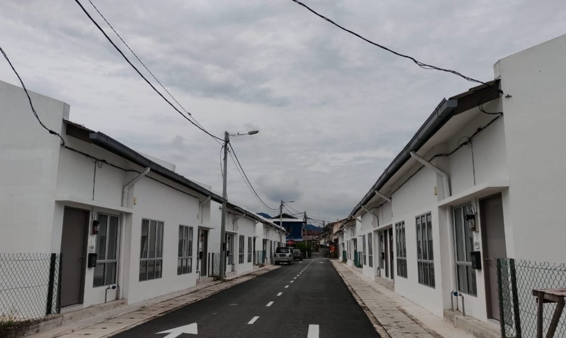东：（已签发）加叻新村火灾原地重建家园40户灾民率先获得入住证和锁匙