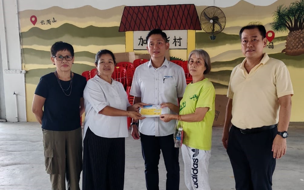 东：（已签发）加叻新村火灾原地重建家园40户灾民率先获得入住证和锁匙