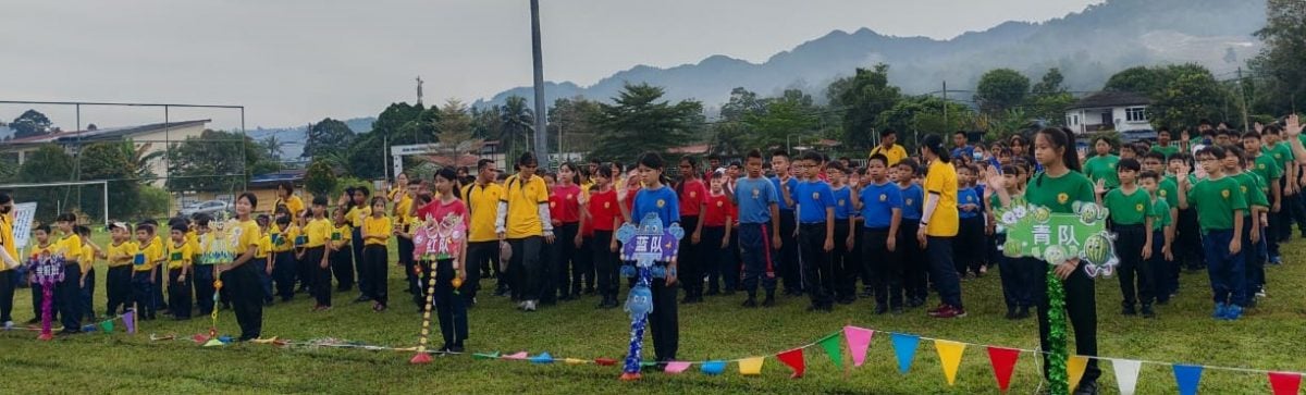 东：（已签发）启文上午校运动会 家长们踊跃参与