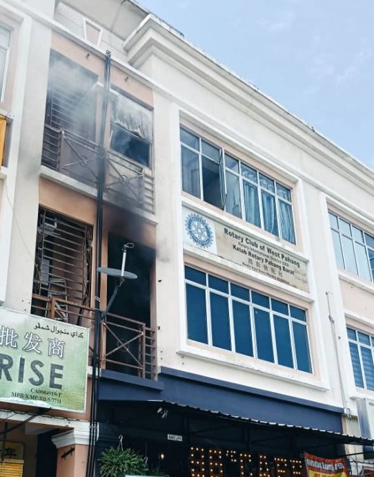 东：（已签发）拿督浦耀才路一间商店楼上发生火患