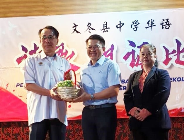 东：（已签发）李政贤呼吁华裔子弟不要放弃华文
