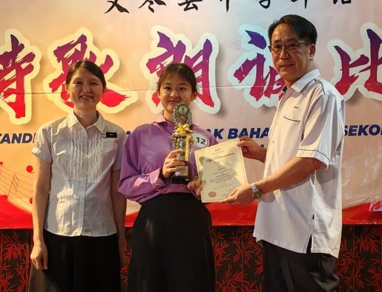 东：（已签发）李政贤呼吁华裔子弟不要放弃华文