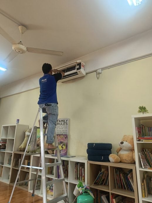 东：（已签发）虽未接教局指示，各校采基本防暑措施应付热流。