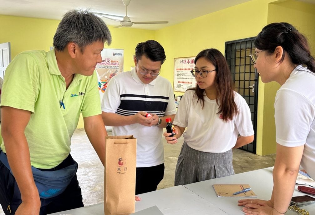 东：（已签发）通过新村好品大赛  让商家转型扩大业务