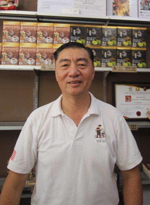 东:(请签发)茶餐室顾客暴增一倍,自制白咖啡卖断市