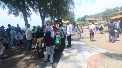 关丹美景美食吸客  游客吁维持餐饮亲民价格
