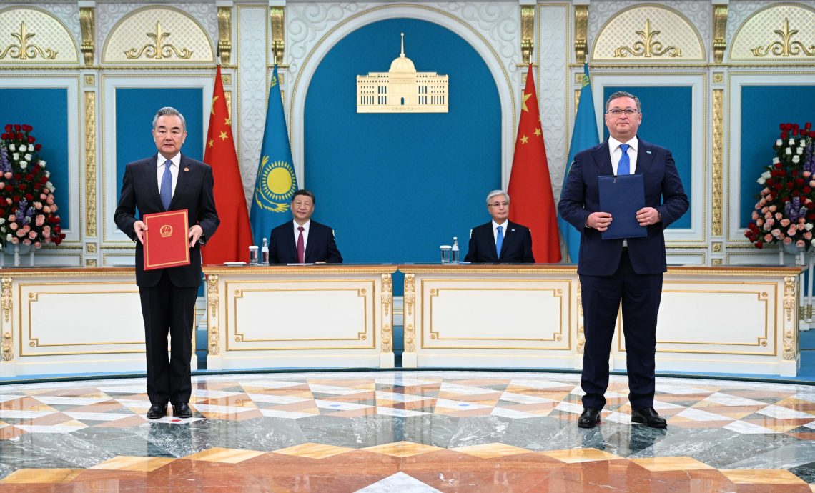 中哈签千亿协议｜习：“乱云飞渡”中做彼此坚强后盾
