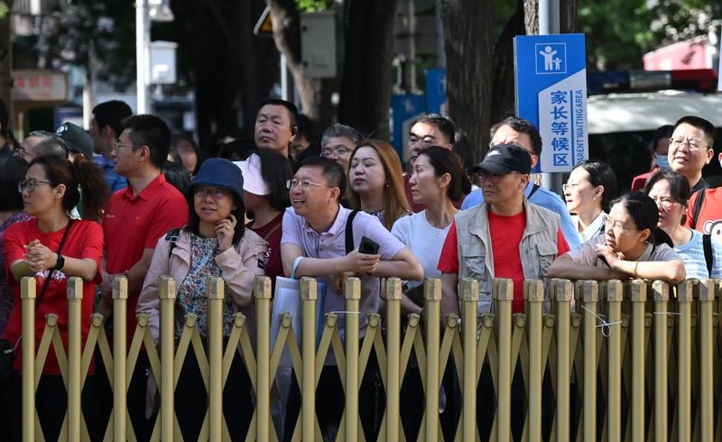 中国高考周六登场 多地暂停广场舞