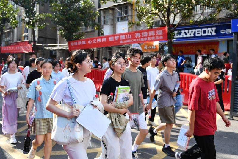 中国高考周六登场 多地暂停广场舞