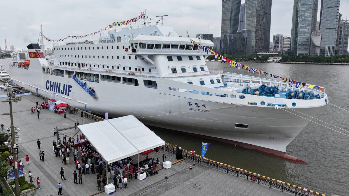 中日轮渡客运时隔5年恢复 往来上海和大阪、神户