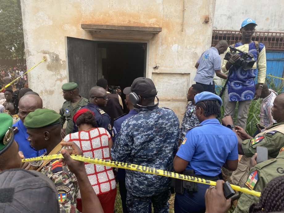 中非共和国高中试场附近传爆炸声　酿人踩人逾300伤亡