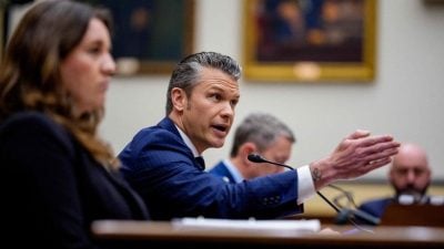 为以伊局势升级做准备 传战情室待命 美出动航母 增兵中东