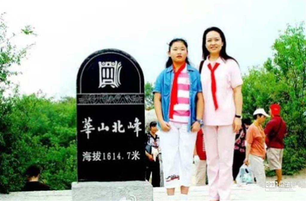 习近平与白俄总统中南海举行家宴 女儿习明泽首现身