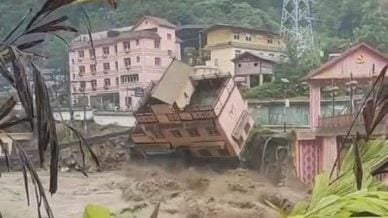 云南贡山洪涝灾害致近5000人受灾 网传酒店遭洪水冲毁
