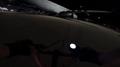 亲巴组织潜入英空军基地破坏飞机　全程未被发现