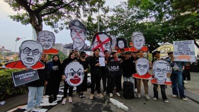 仇贪集会2.0 | 燃彩烟弹引警民对峙 秘书处斥警察滥用暴力 扯衣掐颈