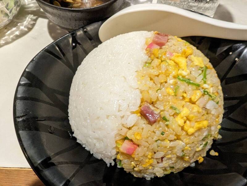 他点餐要客制化“半份炒饭” 成品端上桌笑翻百万人