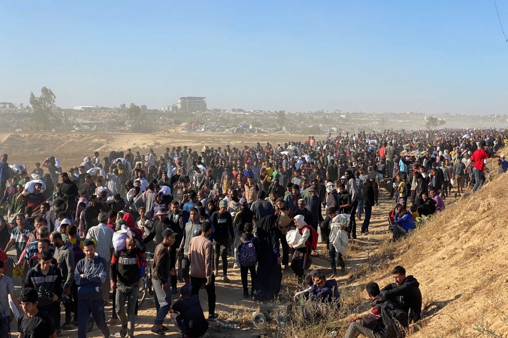 以军袭击加沙人道物资中心!发动战车朝人群开火酿30死115伤