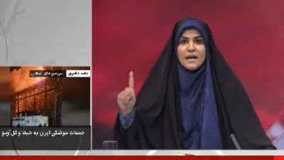 以袭伊国营电视台 女主播话未说完逃离摄影棚