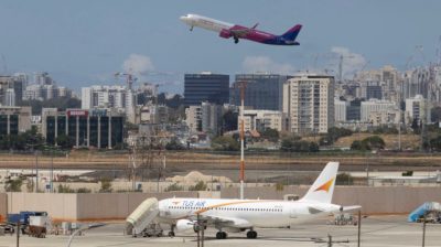 以色列袭击伊朗 空域关闭 航班改道