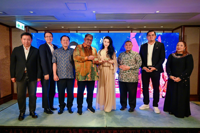 任“旅游年亲善大使”游客激增 范冰冰获甲首长表彰