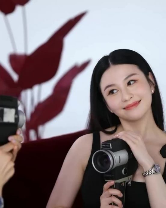 任晴佳沈月合体拍片　最美星二代威力加倍