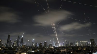 撤侨行动展开！ 伊朗近800中国公民转移成功