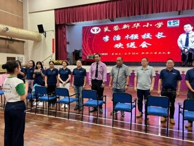 调任至东华小学掌校  新华小学欢送李治𣚦