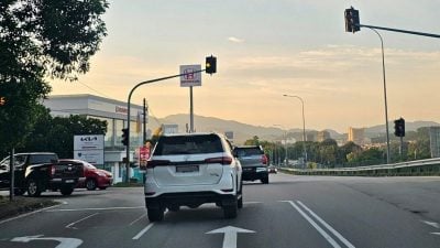 交通灯遭雷击失灵数周　庄雪和：零件到货后将立即抢修