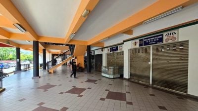 租了档口不做生意 芙市政厅收回77档口 取消营业执照