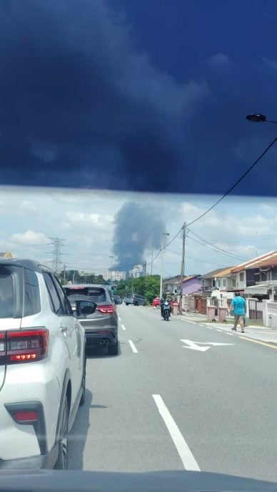 供网//蒲种再也造纸厂大火·滚滚浓烟远处可见