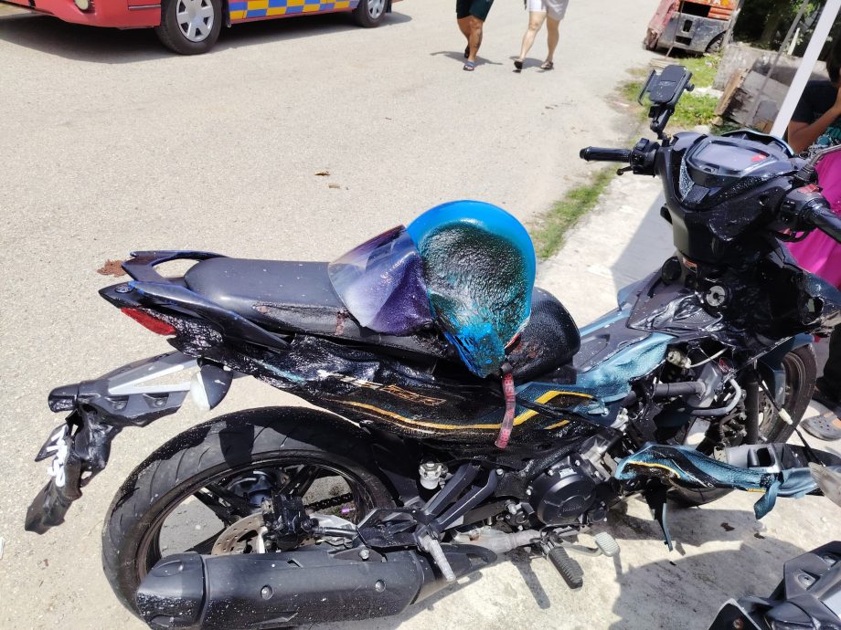 供网//蒲种再也造纸厂大火·滚滚浓烟远处可见