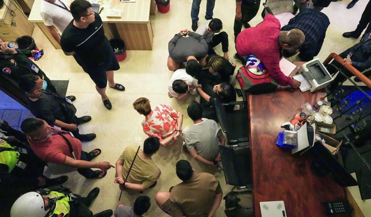 侦破色情直播窝点 12人落网包括1大马人