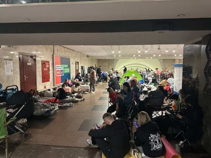 俄军发动大规模空袭! 基辅多栋建筑遭击中