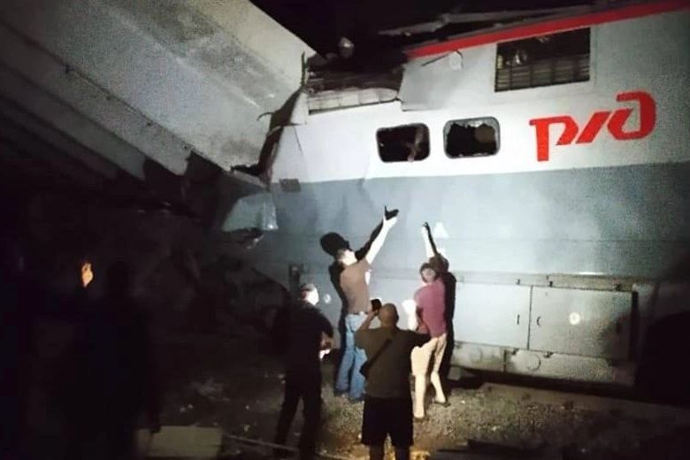 俄罗斯桥樑坍塌!火车遭重击脱轨致“7死66伤”