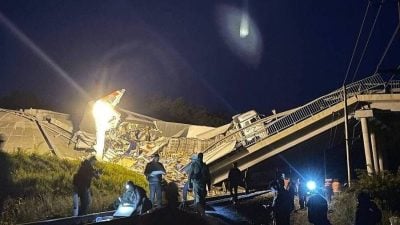俄罗斯桥樑坍塌！火车遭重击脱轨  致7死66伤