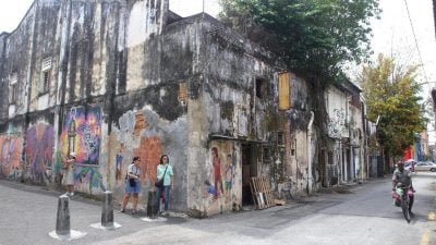 偷水表 毁闭路电视 纵火  休罗街壁画巷罪案频仍