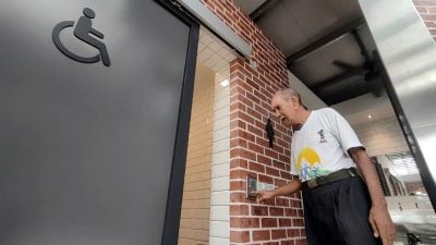 槟无障碍设施更进一步  障友公厕装自动门