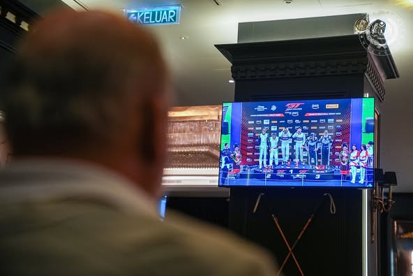 元首赞柔佛赛车队夺冠 “最甜美的生日贺礼”