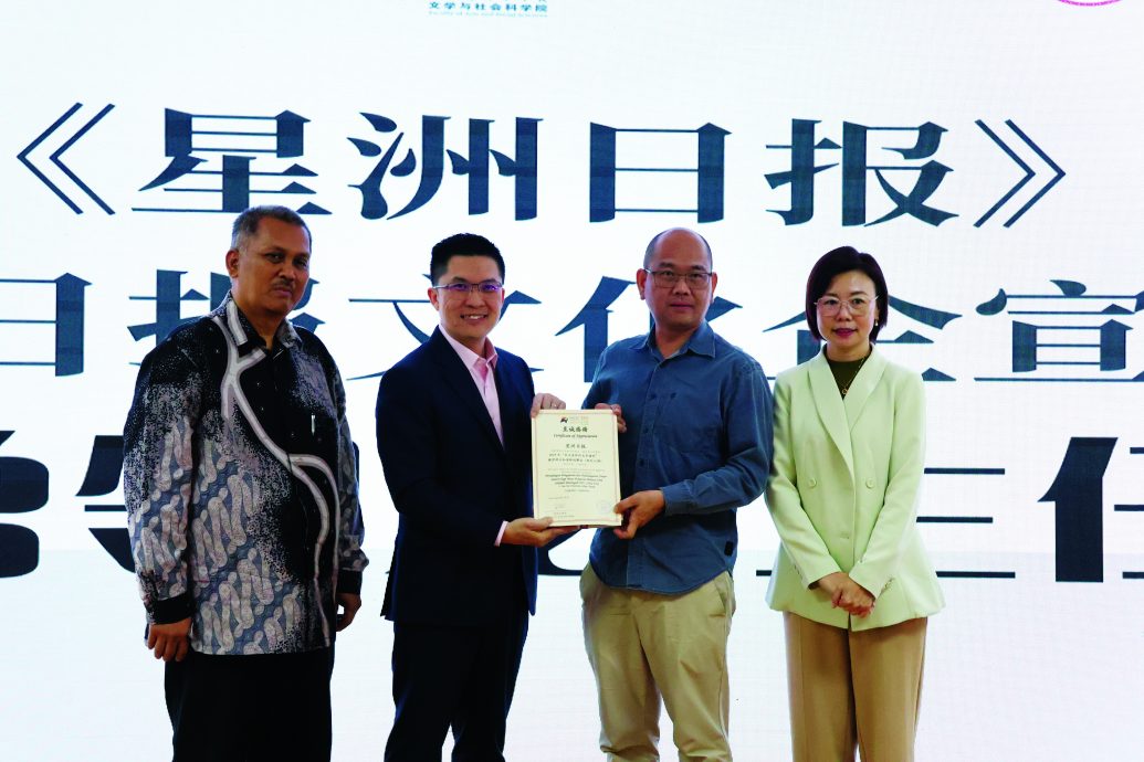 先上这则(还有一个实习生副文(500字以下)+合影)黄家和促华文老师及时反映问题:“副教长办公室大门永远敞开