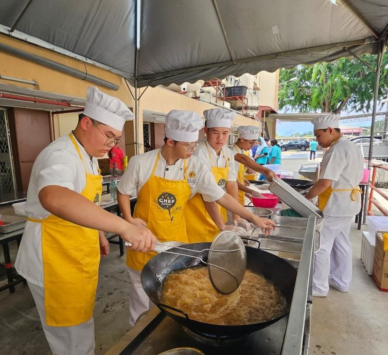 暖势力 | 霹4独中学生当一日“小厨师” 为宾客献佳肴 体验做饭的不易