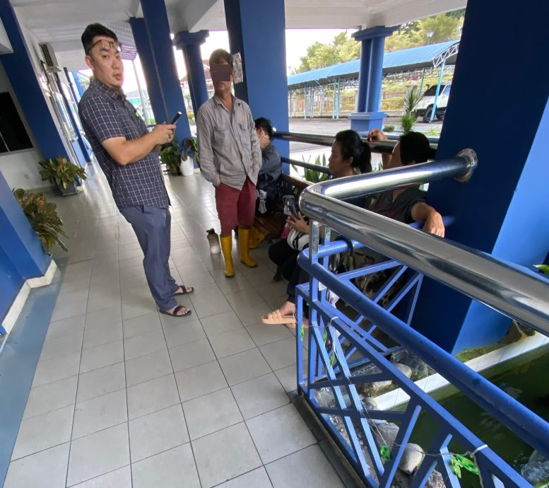 全国版:“漂白”后被警扣查11小时,榴梿农民一家三口获释