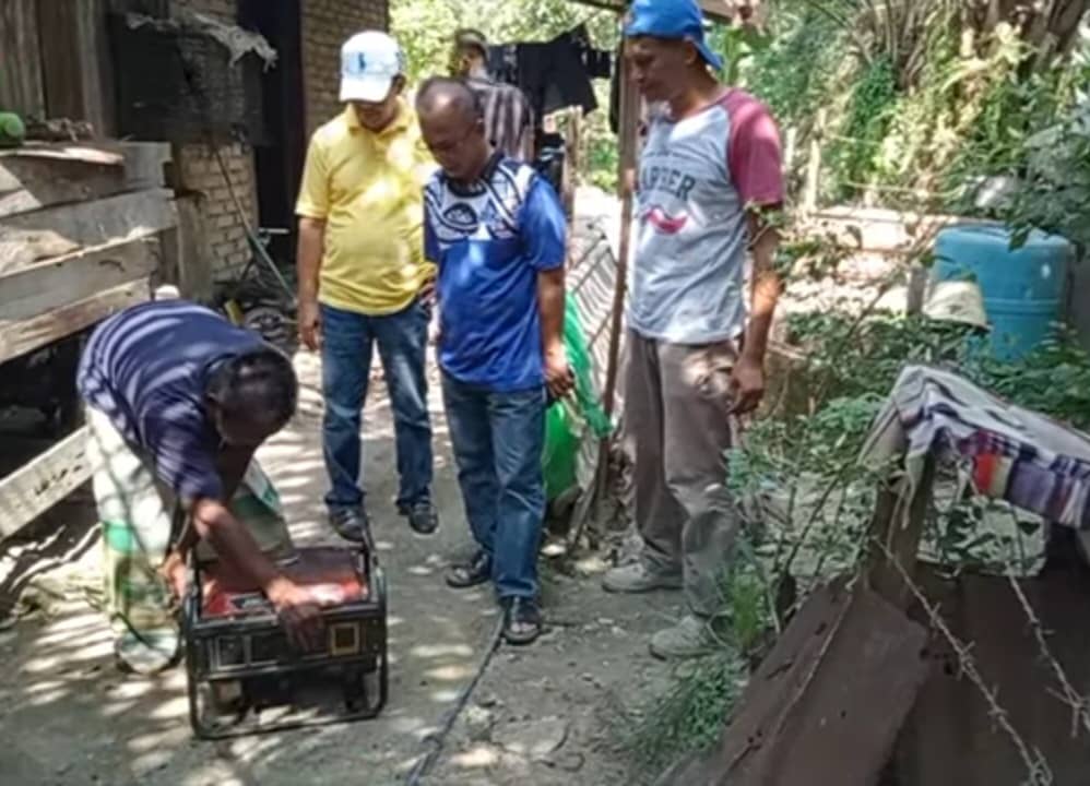 当大部分家庭早已享有电力供应之际,位于阿济尔甘榜遮浪的六户家庭却仍处于“黑暗时代”,过去30年来始终未能获得电力供应,只能依靠发电机维持基本日常所需。