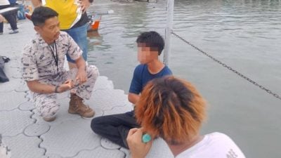 快艇翻覆3死2失踪案| 生还者：疑转弯太急海水灌入  “快艇10秒就沉没”