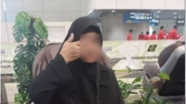 不懂用手机被团友排挤  七旬妇情低落女儿心疼