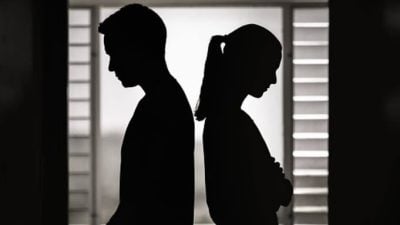 说好佳节轮流回乡 却总回夫家  妻子心寒