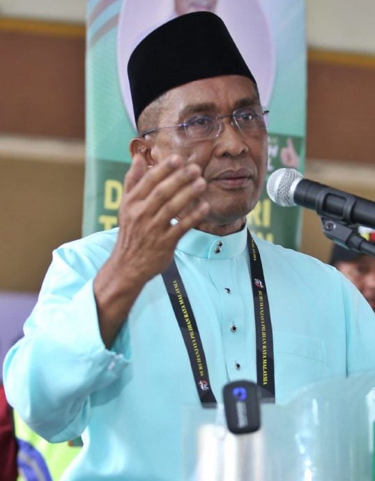 国盟国会议员党鞭拿督斯里达基尤丁表示，首相必须就联邦法院首席大法官及上诉庭主席任期延长的不确定性，作出说明。